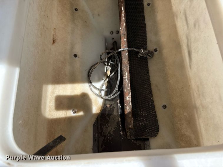 image for item DK6977 Feed Train cake feeder