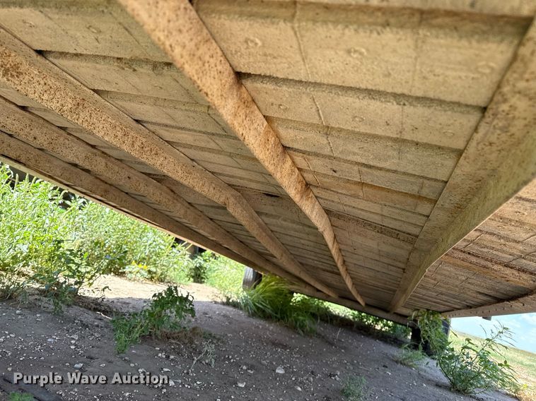 image for item DK6981 2013 Gooseneck Trailer  13-32x68B7.2B1 livestock trailer