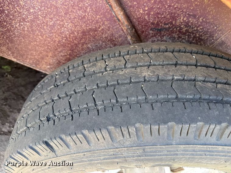 image for item DK6981 2013 Gooseneck Trailer  13-32x68B7.2B1 livestock trailer