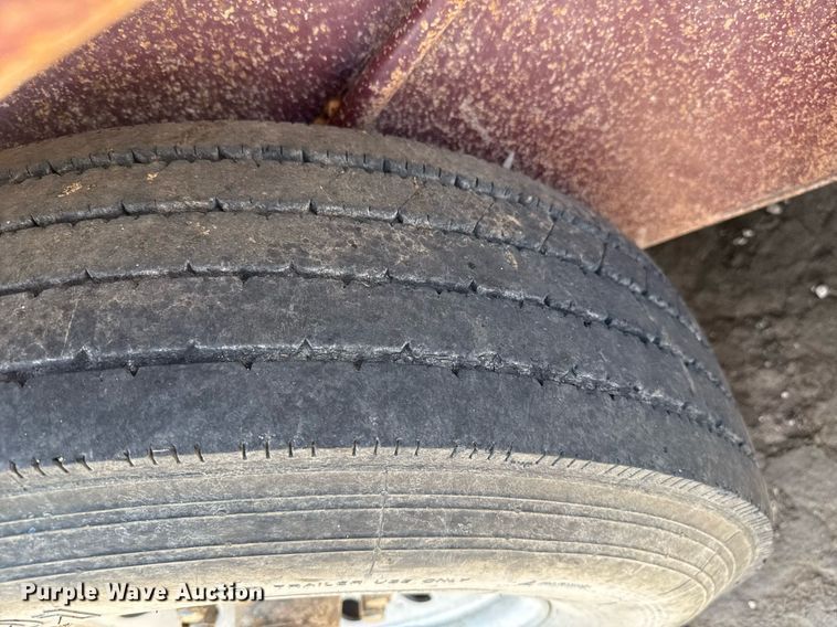 image for item DK6981 2013 Gooseneck Trailer  13-32x68B7.2B1 livestock trailer