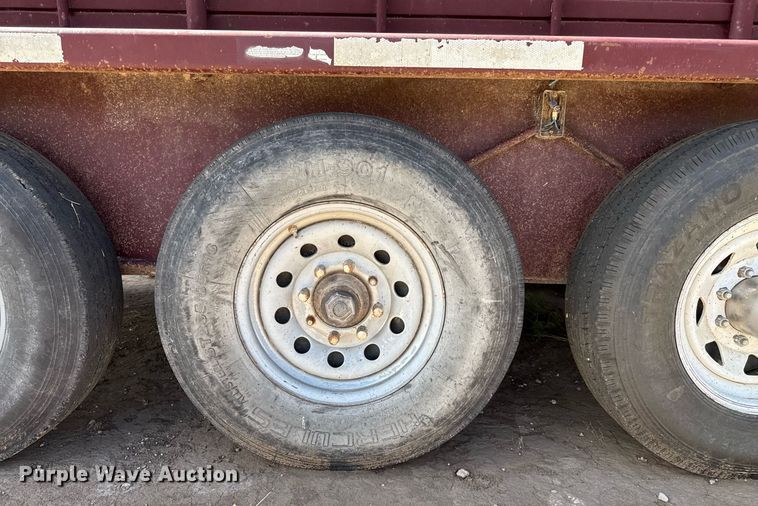 image for item DK6981 2013 Gooseneck Trailer  13-32x68B7.2B1 livestock trailer