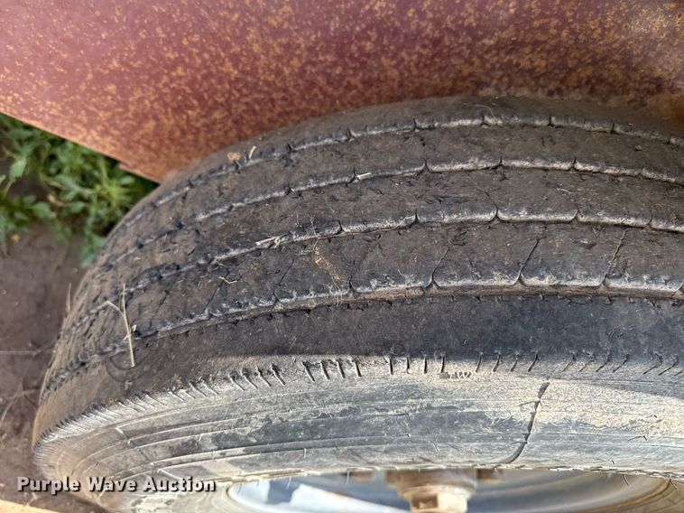 image for item DK6981 2013 Gooseneck Trailer  13-32x68B7.2B1 livestock trailer