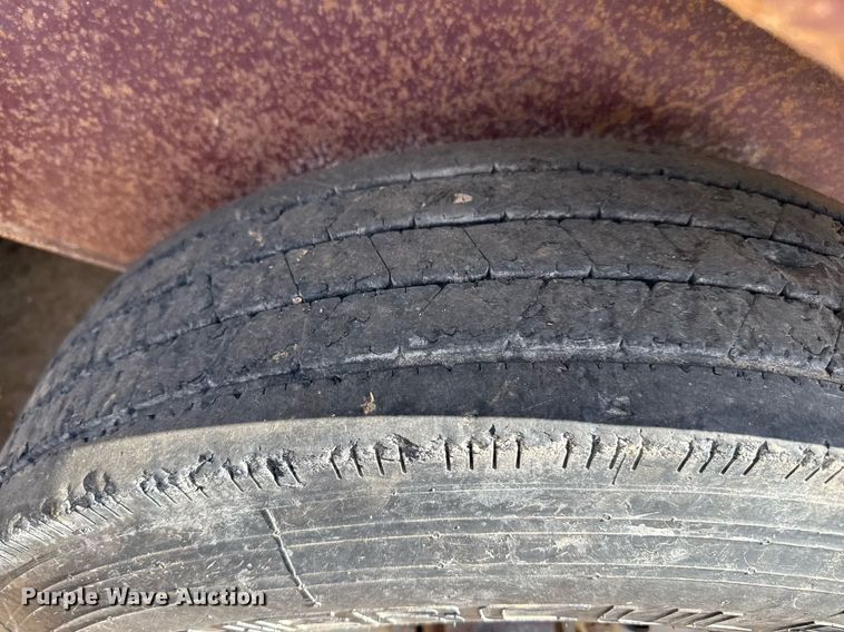 image for item DK6981 2013 Gooseneck Trailer  13-32x68B7.2B1 livestock trailer