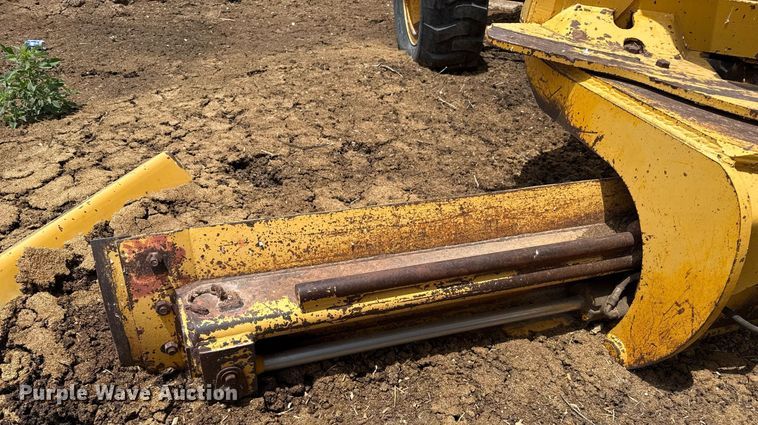 image for item DK6990 1985 John Deere 670A motor grader