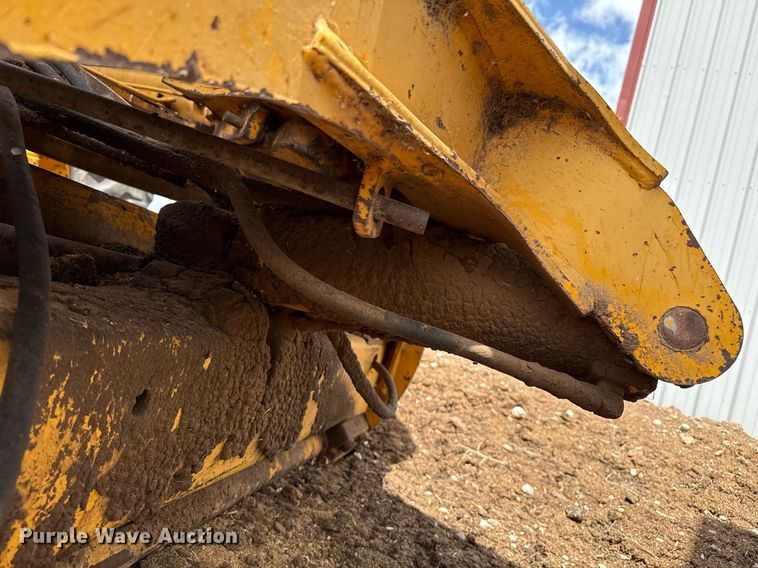 image for item DK6990 1985 John Deere 670A motor grader