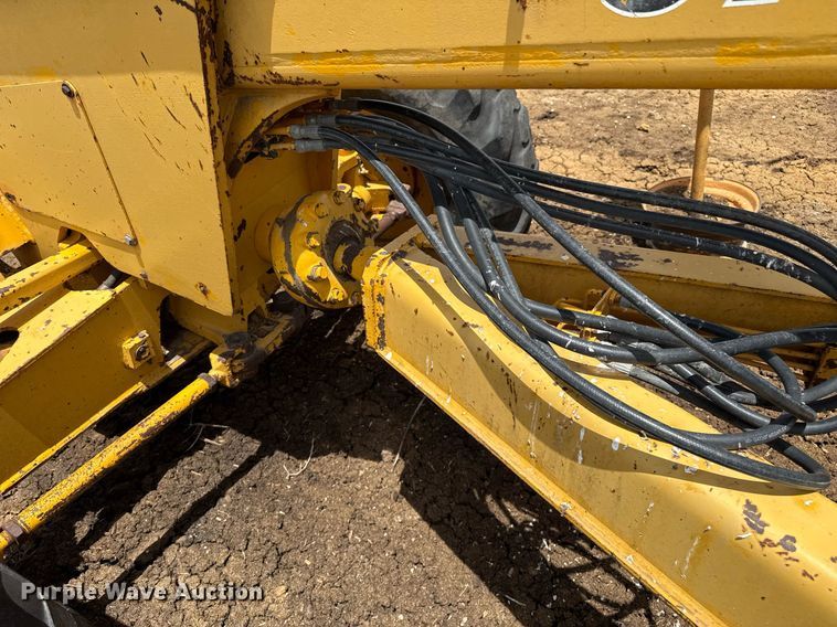 image for item DK6990 1985 John Deere 670A motor grader