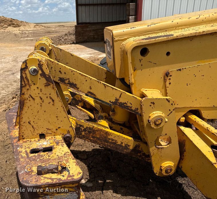 image for item DK6990 1985 John Deere 670A motor grader