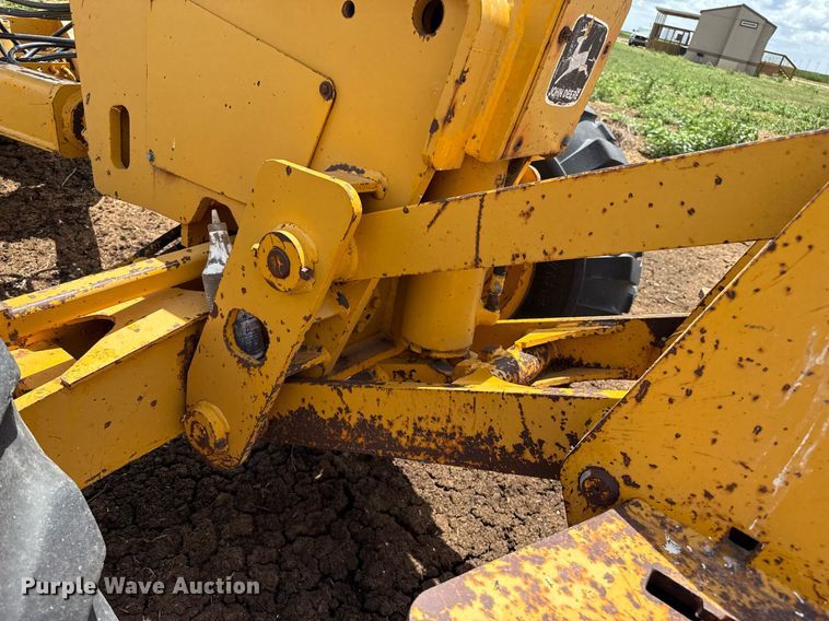 image for item DK6990 1985 John Deere 670A motor grader