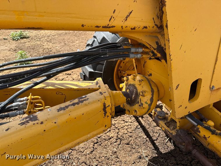 image for item DK6990 1985 John Deere 670A motor grader