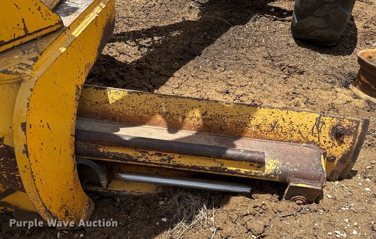 image for item DK6990 1985 John Deere 670A motor grader