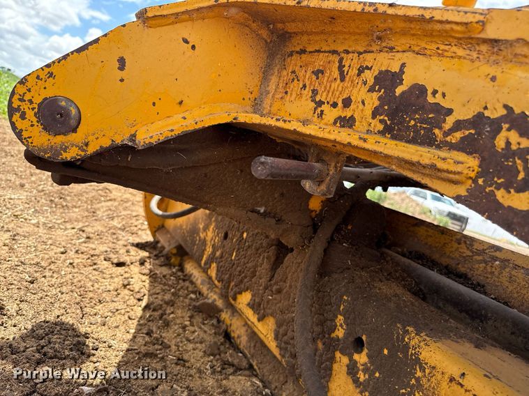 image for item DK6990 1985 John Deere 670A motor grader