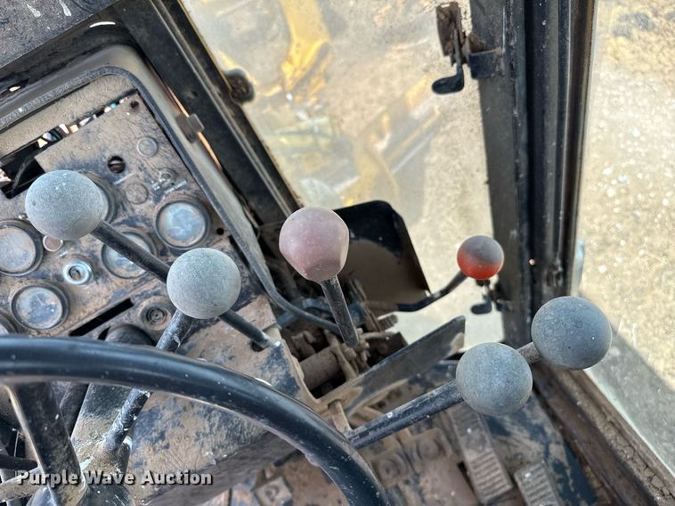 image for item DK6990 1985 John Deere 670A motor grader