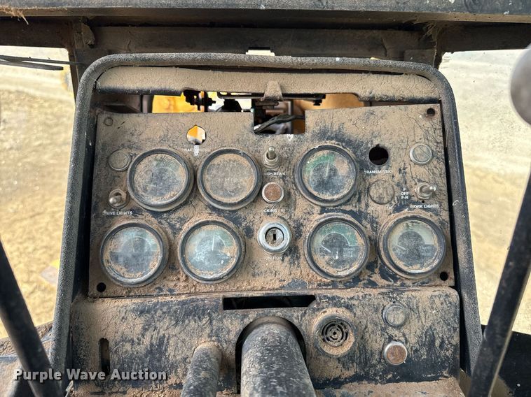 image for item DK6990 1985 John Deere 670A motor grader