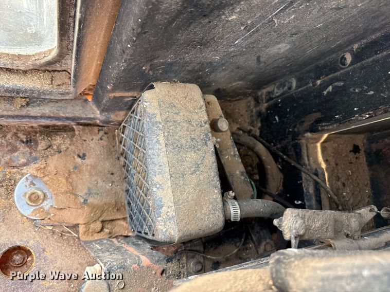 image for item DK6990 1985 John Deere 670A motor grader