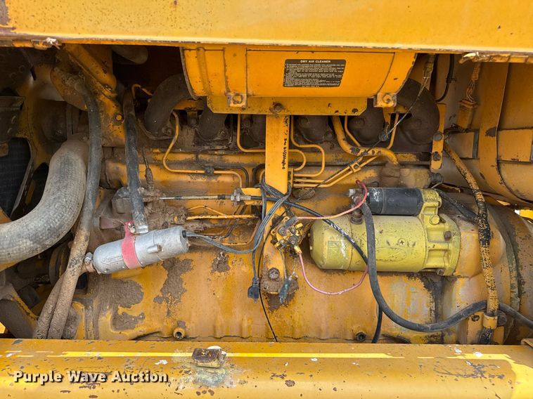 image for item DK6990 1985 John Deere 670A motor grader