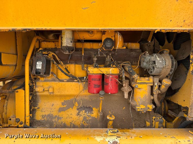 image for item DK6990 1985 John Deere 670A motor grader