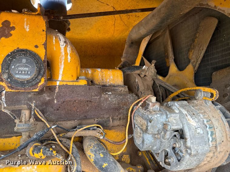 image for item DK6990 1985 John Deere 670A motor grader