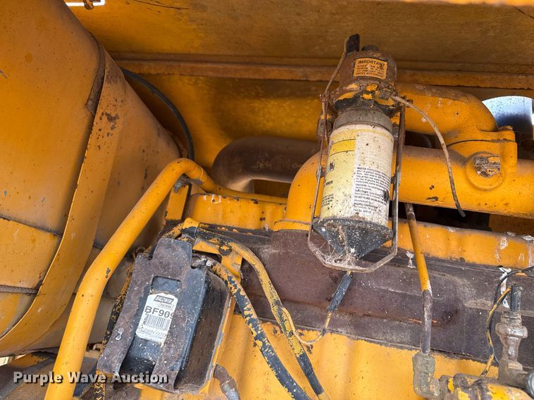 image for item DK6990 1985 John Deere 670A motor grader