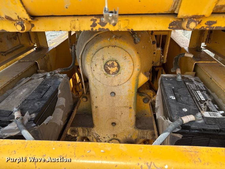 image for item DK6990 1985 John Deere 670A motor grader