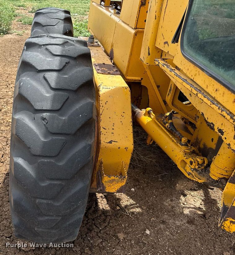 image for item DK6990 1985 John Deere 670A motor grader