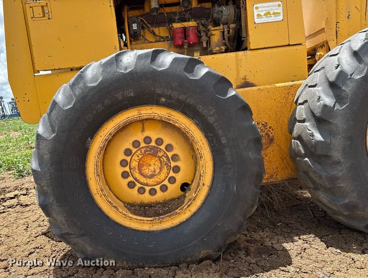 image for item DK6990 1985 John Deere 670A motor grader