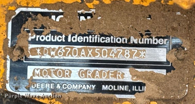 image for item DK6990 1985 John Deere 670A motor grader