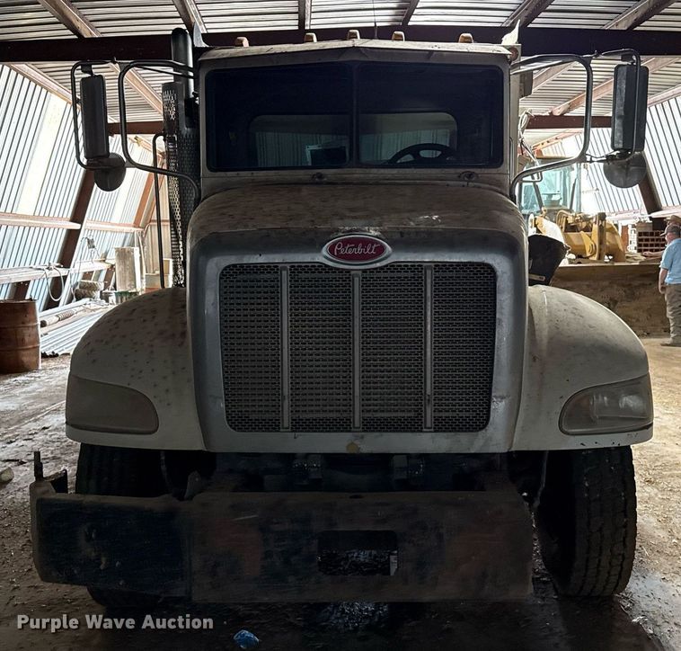 image for item DK6991 2013 Peterbilt 337 feed mixer truck