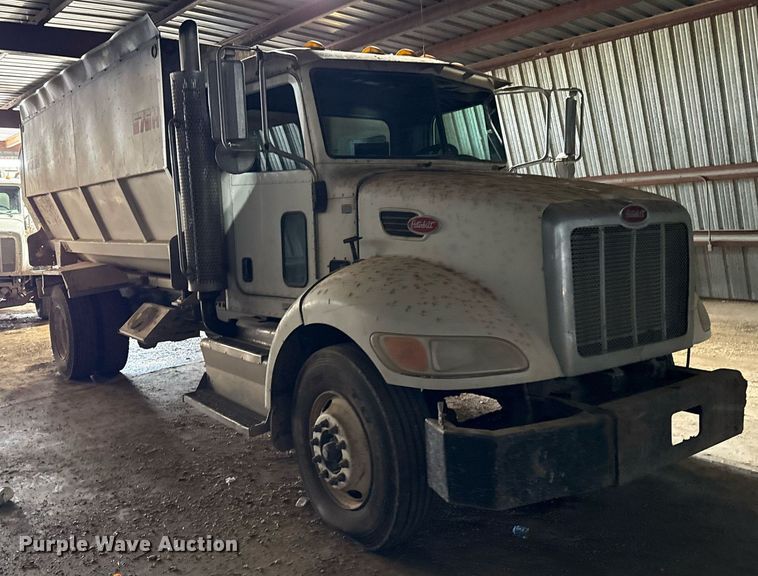 image for item DK6991 2013 Peterbilt 337 feed mixer truck