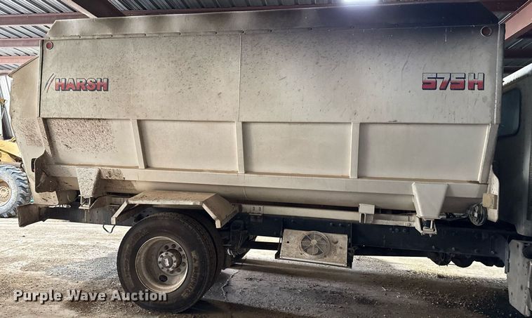 image for item DK6991 2013 Peterbilt 337 feed mixer truck