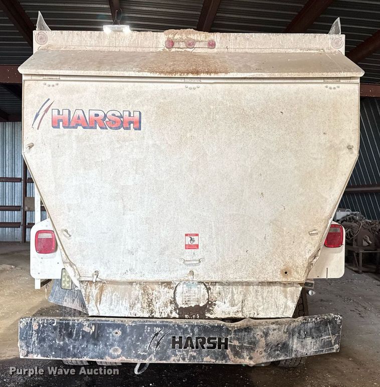 image for item DK6991 2013 Peterbilt 337 feed mixer truck