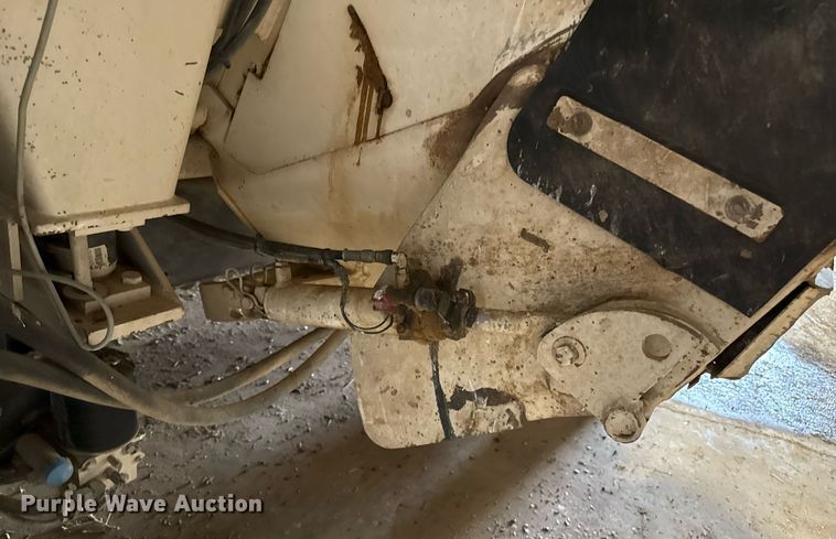 image for item DK6991 2013 Peterbilt 337 feed mixer truck