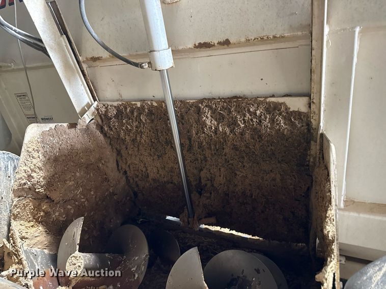 image for item DK6991 2013 Peterbilt 337 feed mixer truck