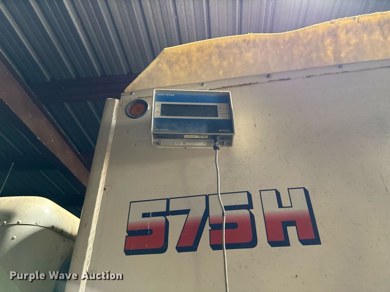 image for item DK6991 2013 Peterbilt 337 feed mixer truck