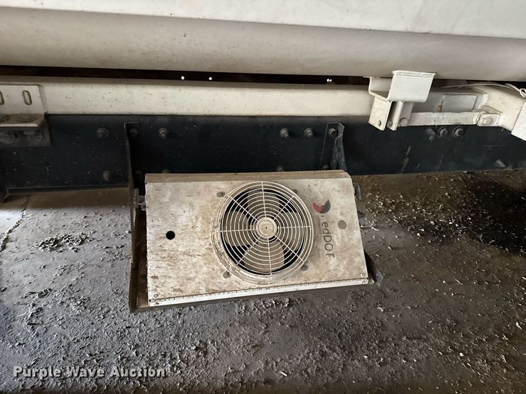 image for item DK6991 2013 Peterbilt 337 feed mixer truck