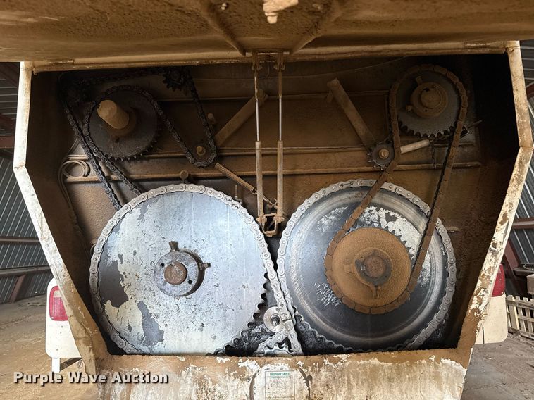 image for item DK6991 2013 Peterbilt 337 feed mixer truck