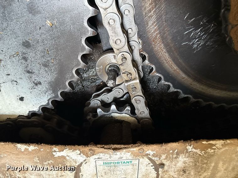 image for item DK6991 2013 Peterbilt 337 feed mixer truck