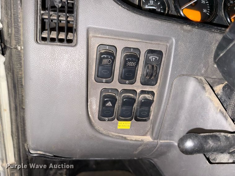 image for item DK6991 2013 Peterbilt 337 feed mixer truck