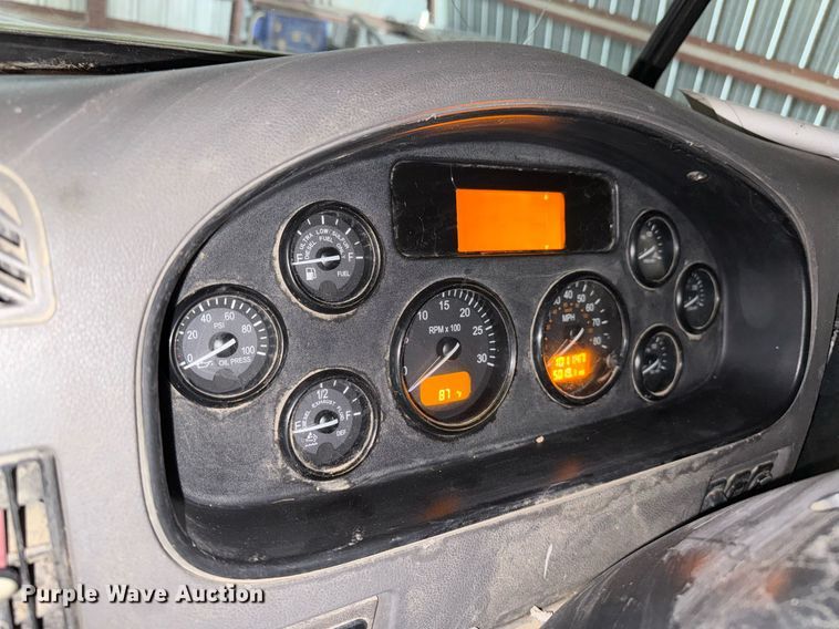 image for item DK6991 2013 Peterbilt 337 feed mixer truck