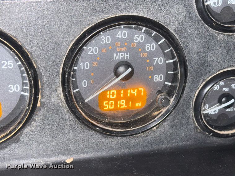 image for item DK6991 2013 Peterbilt 337 feed mixer truck