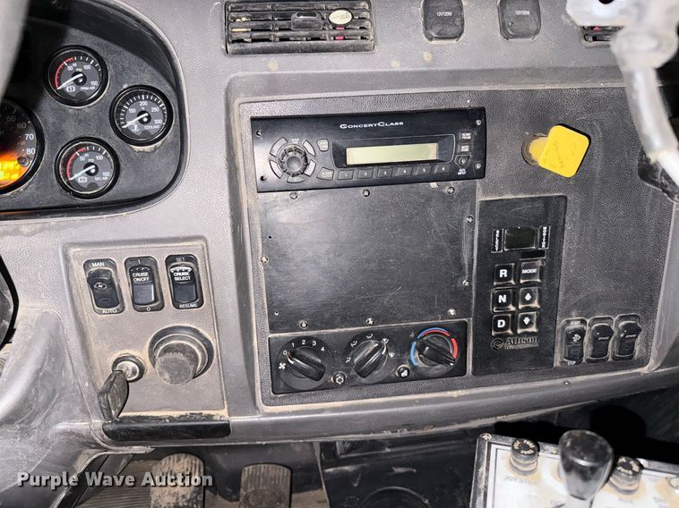 image for item DK6991 2013 Peterbilt 337 feed mixer truck