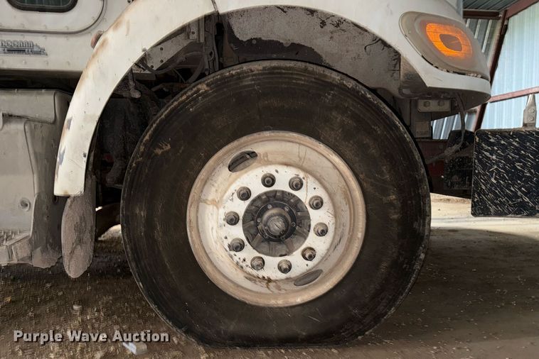 image for item DK6991 2013 Peterbilt 337 feed mixer truck