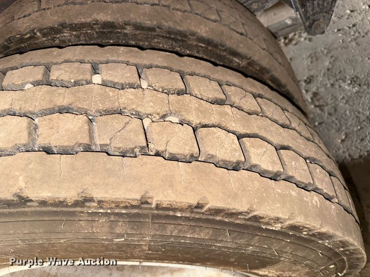 image for item DK6991 2013 Peterbilt 337 feed mixer truck