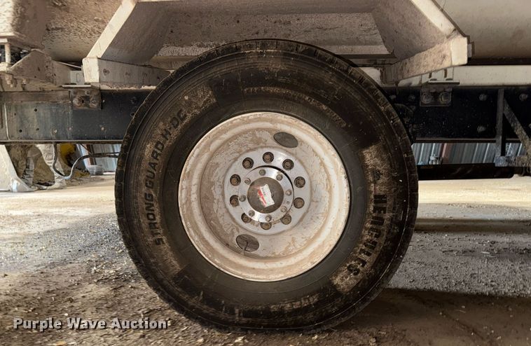 image for item DK6991 2013 Peterbilt 337 feed mixer truck