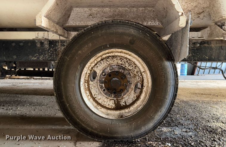 image for item DK6991 2013 Peterbilt 337 feed mixer truck