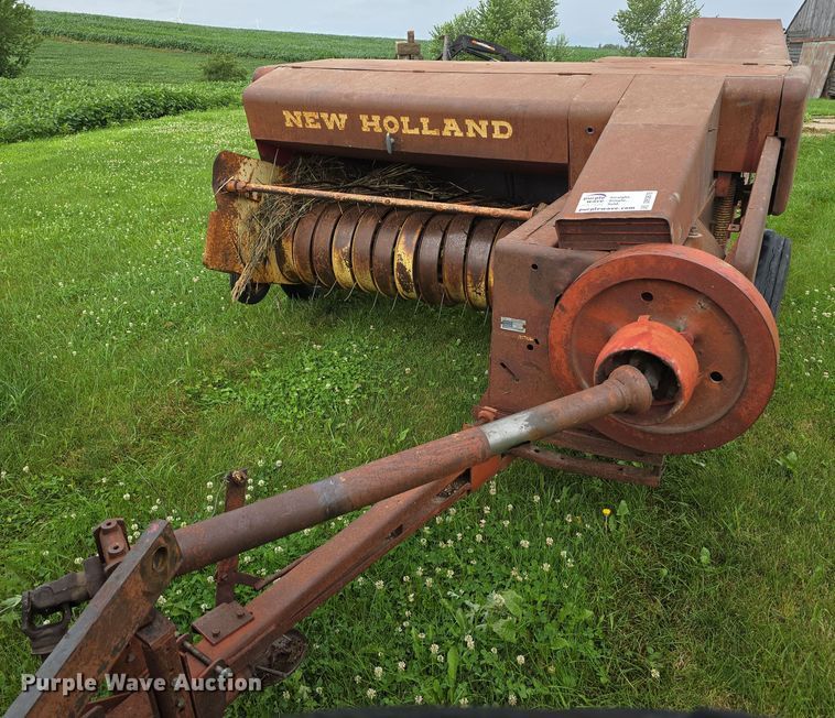 image for item DR3879 New Holland 271 small square baler