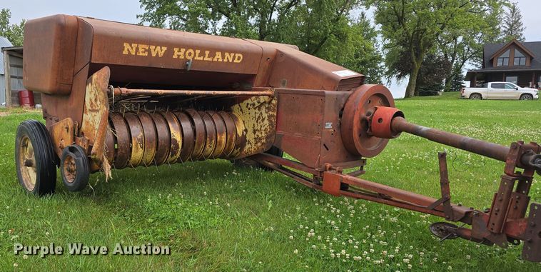 image for item DR3879 New Holland 271 small square baler