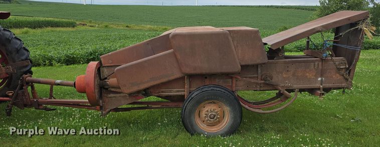 image for item DR3879 New Holland 271 small square baler