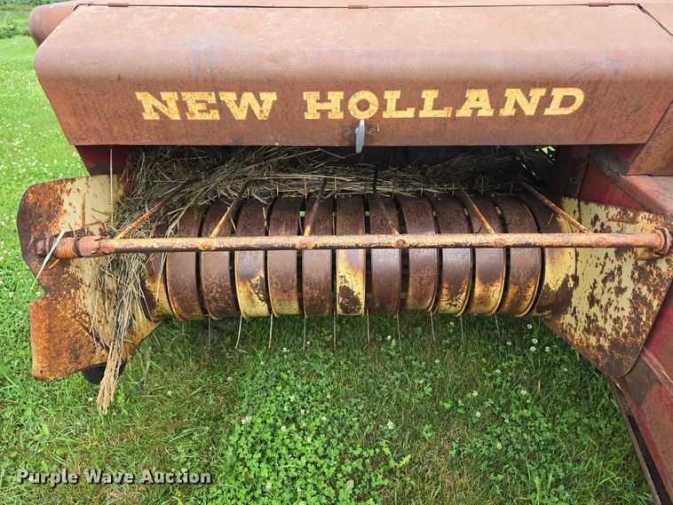 image for item DR3879 New Holland 271 small square baler