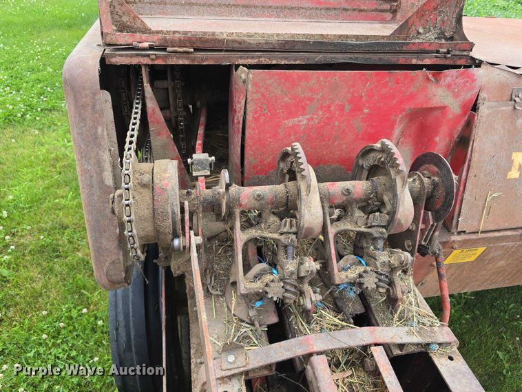 image for item DR3879 New Holland 271 small square baler