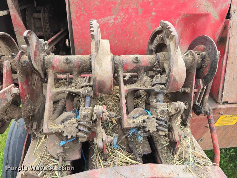image for item DR3879 New Holland 271 small square baler